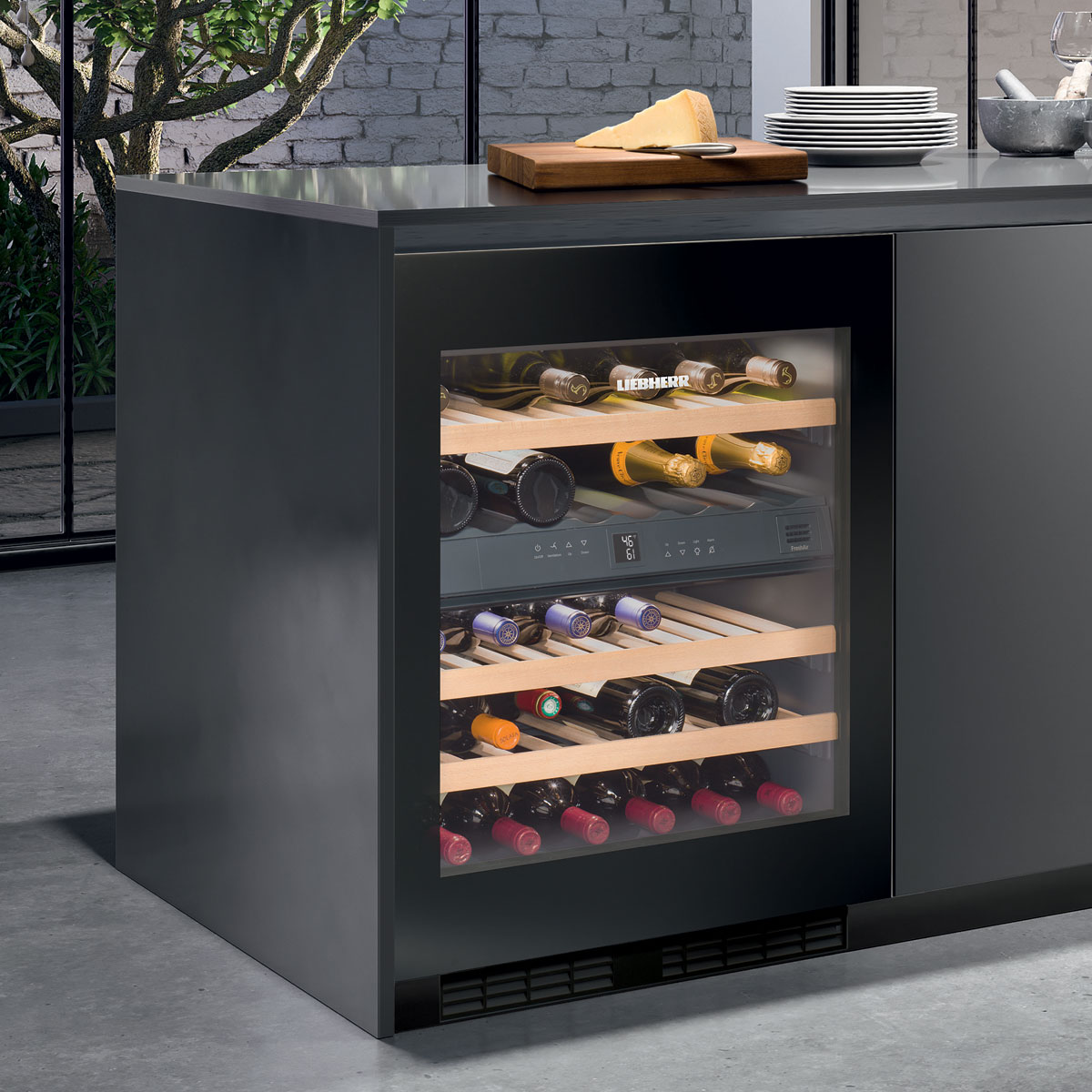 Multi-temperature wine cabinet